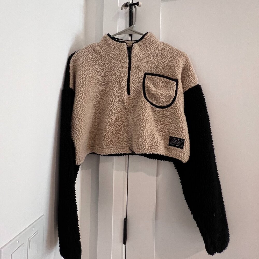 Urban Outfitters Cropped Sherpa Fleece Pullover – Tan & Black